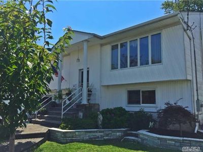 3048 Waverly Ave, Oceanside, NY, 11572