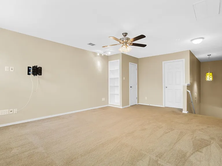 157 Carmel Dr — Photo 13