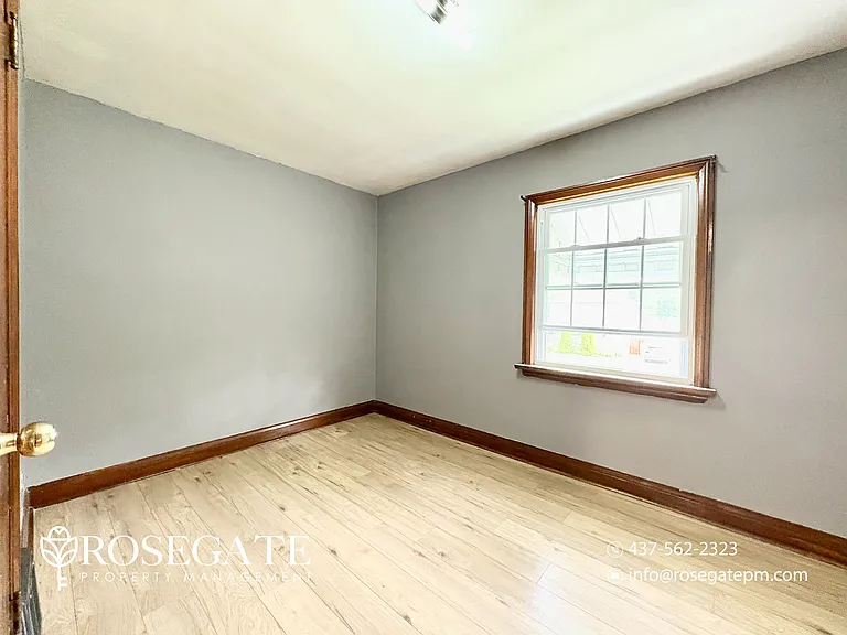 7181 Windsor Cres — Photo 13