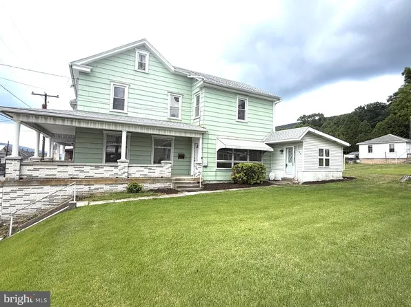 1015 E Grand Ave, Tower City, PA 17980