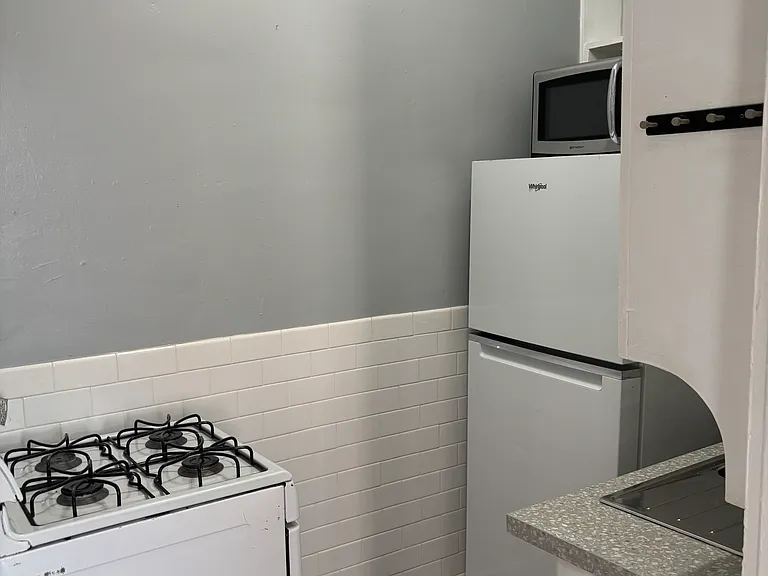 1203 Cathedral St #6 — Photo 7
