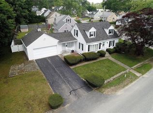 10 Pembroke Ln, Coventry, RI 02816
