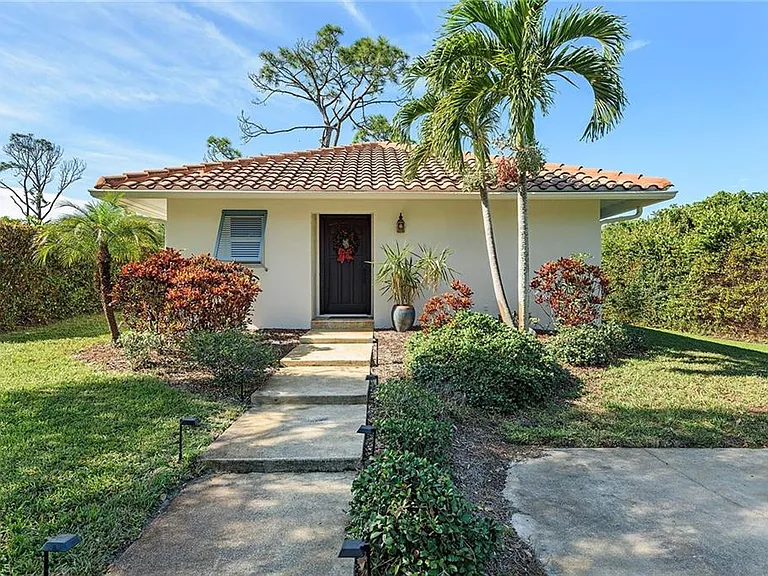 301 Ridge Dr — Photo 1