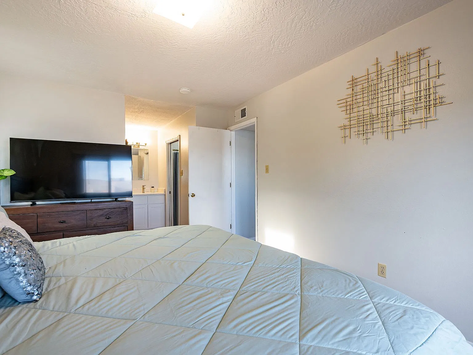 2 bed, $800 — Photo 3
