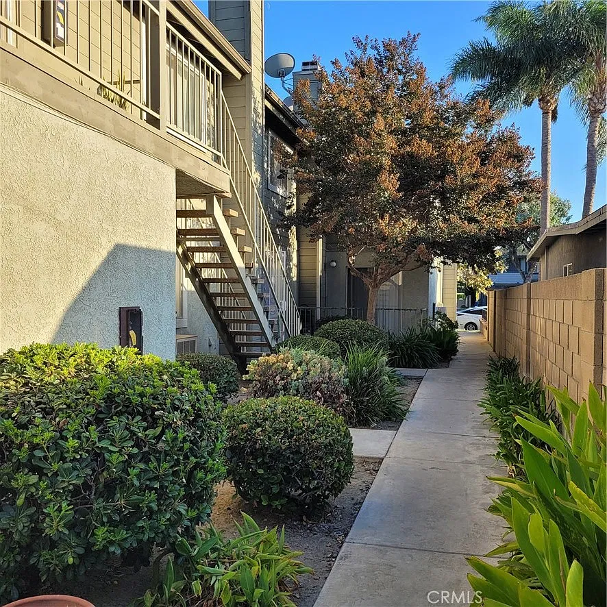 2 bed, 1.5 bath, 1000 sqft, $2,610 — Photo 2