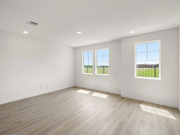 5th image of 5701 Lakeview Dr