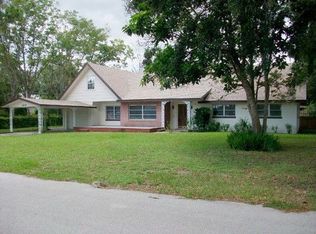 1629 Loves Point Dr, Leesburg, FL 34748