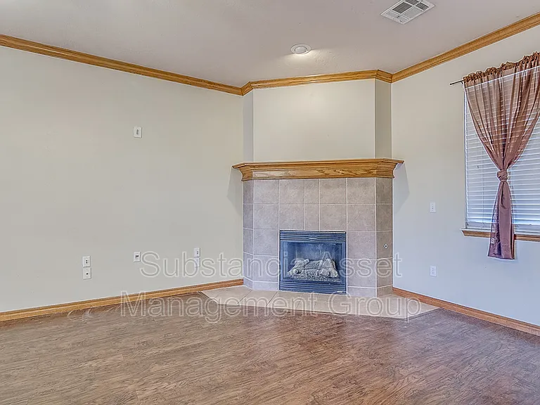 901 NE 26th Ct — Photo 4