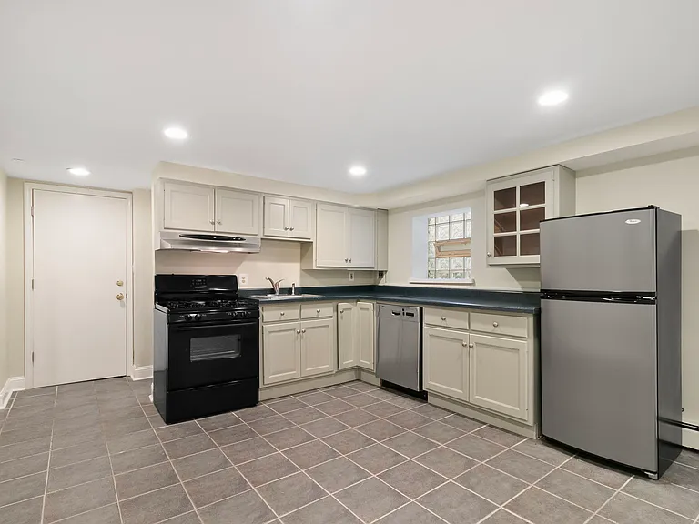 1031 Wesley Ave #1 — Photo 13