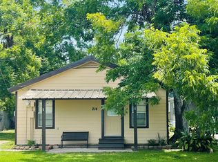 214 E Elm Ave, Winnie, TX 77665