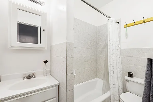 Rented by Compass | media 24