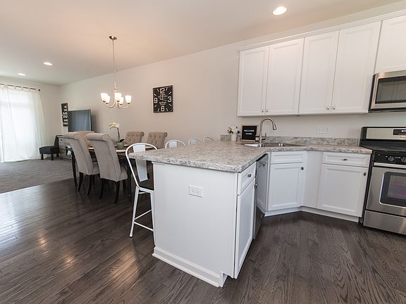 5th image of 244 Lionel Dr