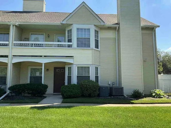 16 Fryer Ct, Hightstown, NJ 08520