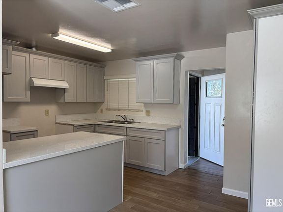 5th image of 2608 Hallisey St