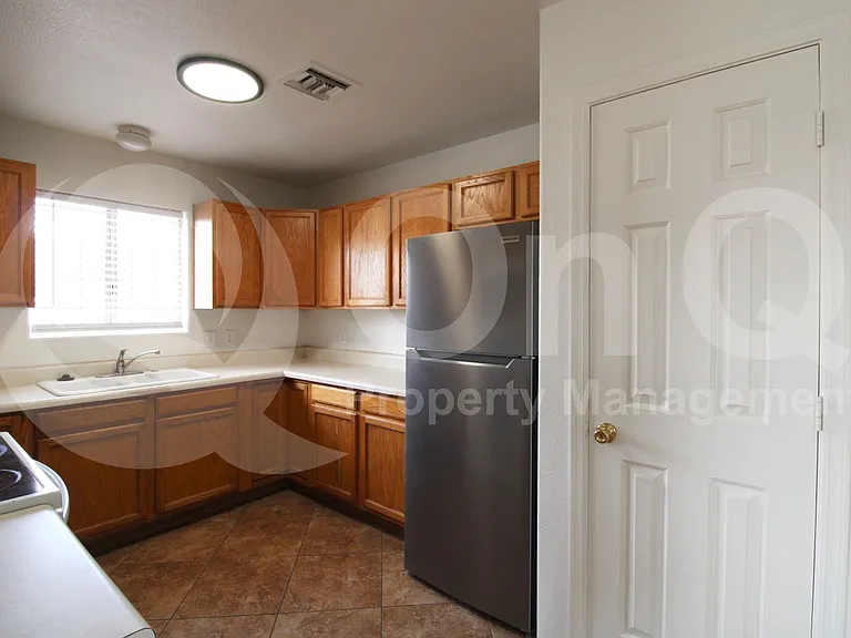 144 W Lincoln Ave — Photo 5