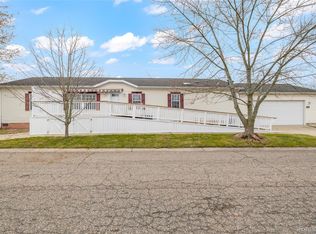 4966 Venice Cir, Northville, MI 48167