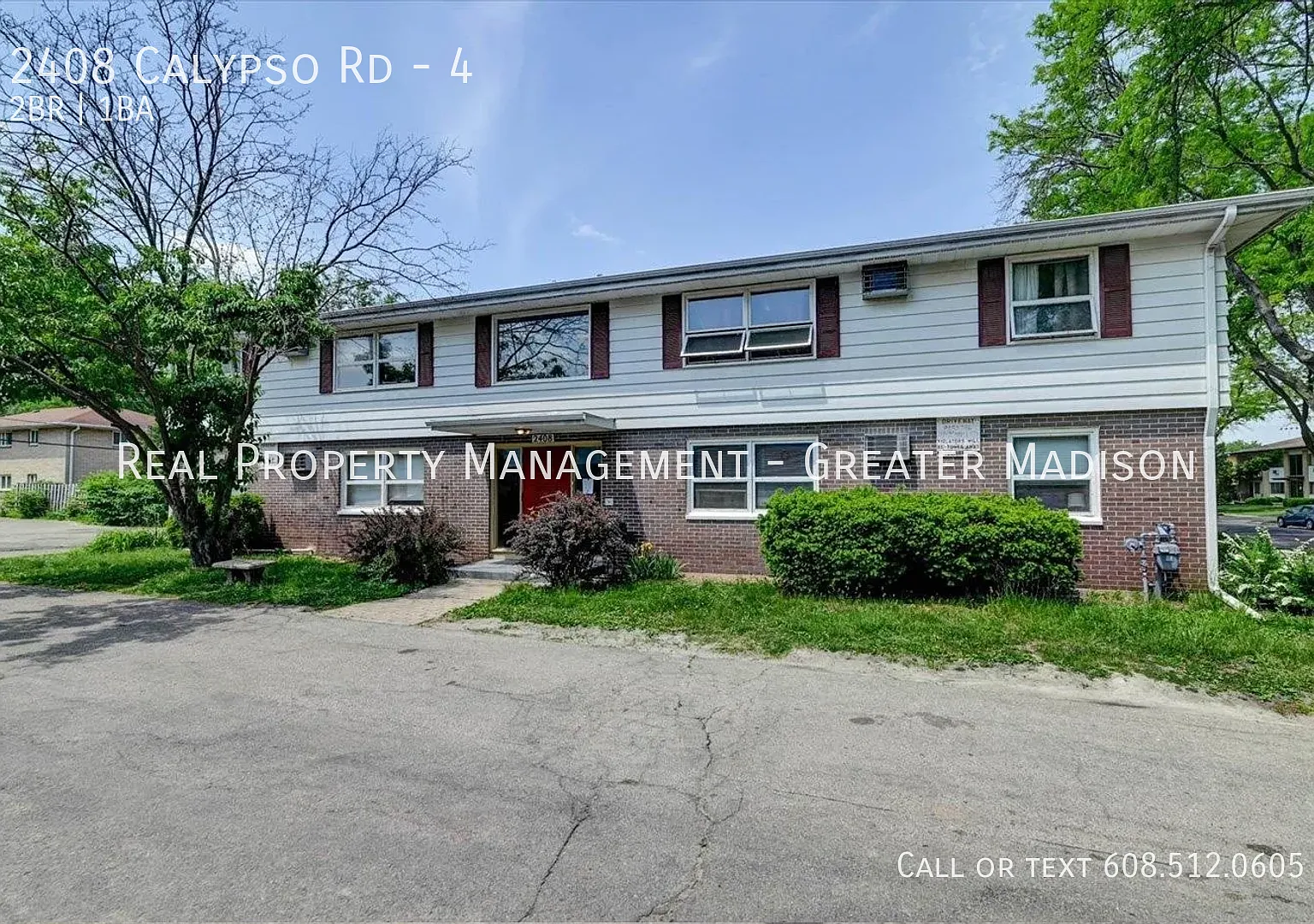 Great 2nd Story 2 Bedroom Apartment On Madison's East Side. Heat And Water Included — Photo 1