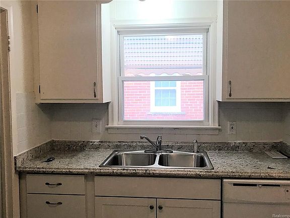 5th image of 9007 Becker Ave