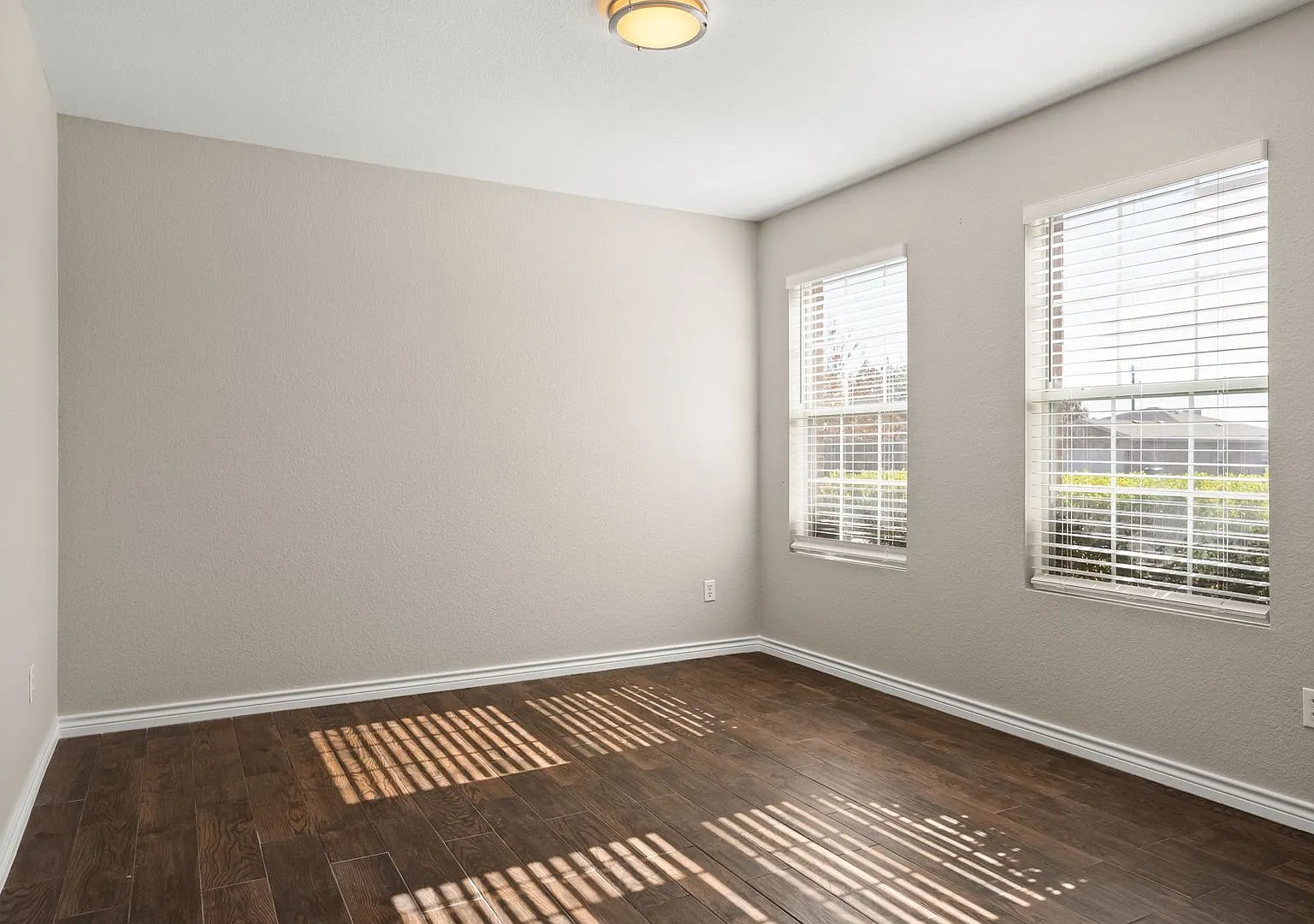 2409 Riley Dr — Photo 2