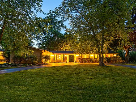 5th image of 304 S Circle Dr