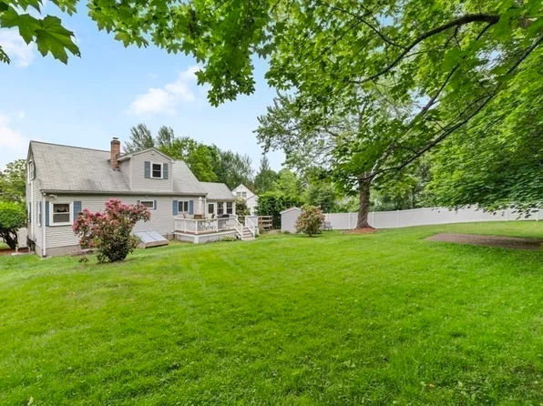 110 Kearney Dr, Lowell, MA 01852