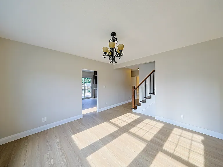 452 Nelson St — Photo 10