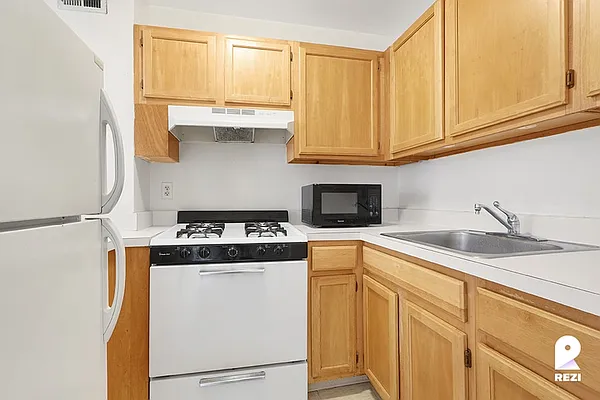 Rented by REZI | media 6