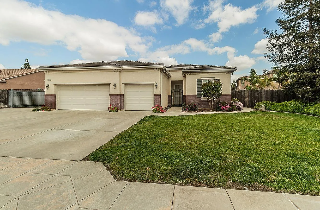 3223 Evergreen Ave photo 1