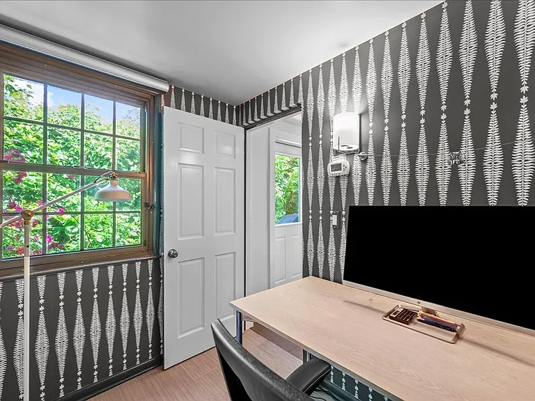 55 Graham Rd — Photo 17