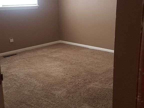5th image of 619 Sussex Ln #1
