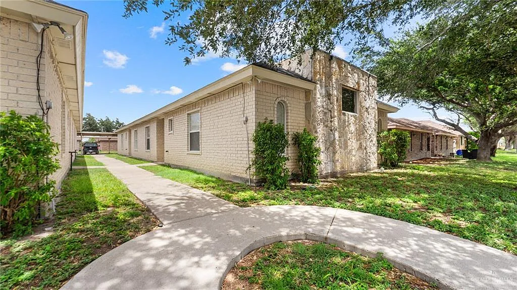 2 bed, 2.0 bath, 4612 sqft, $950 — Photo 2