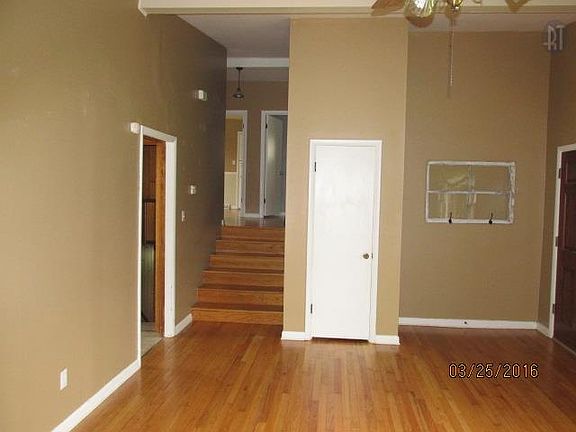 4th image of 1003 Houston Dr
