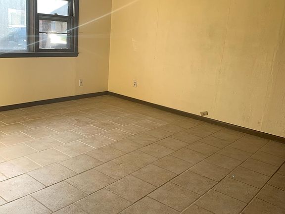 4th image of 2905 NW Bell Ave