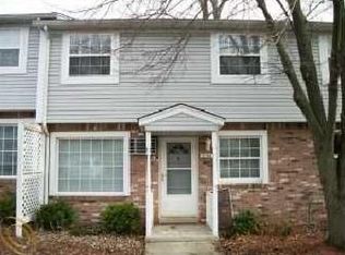 27786 Reo Rd, Grosse Ile, MI 48138