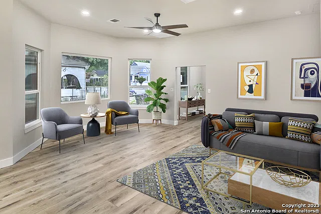 3 bed, 2.5 bath, 1811 sqft, $2,200 — Photo 3
