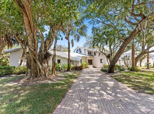 12 Oakwood Dr, Sewalls Pt, FL 34996