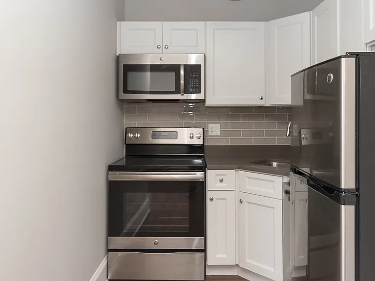 817 W Lakeside Pl #107 — Photo 2