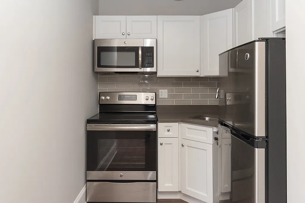 Building Photo - 817 W Lakeside Pl #107