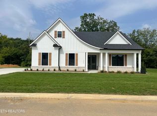 226 Sesame St, Lenoir City, TN 37772