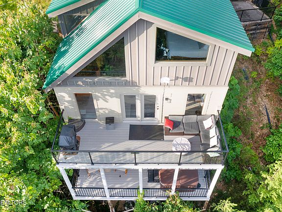 44th image of 920 Falcon View Way
