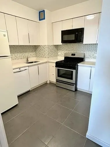 45 River Dr S #907 — Photo 3