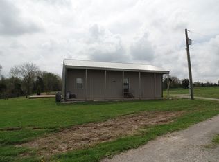 22 Saddle Dr, Stonefort, IL 62987