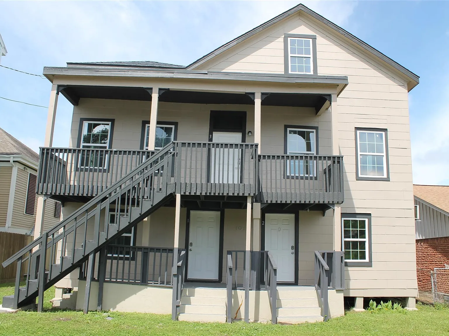 2 bed, 1.0 bath, 700 sqft, $1,200 — Photo 2