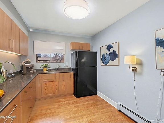 3rd image of 1840 Axtell Dr APT 7