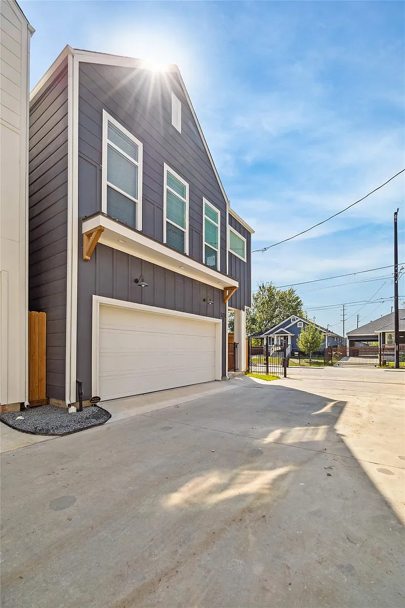 Building Photo - 5233 Hillman St #F
