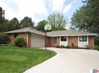 5607 Hickory Crest Rd, Lincoln, NE 68516