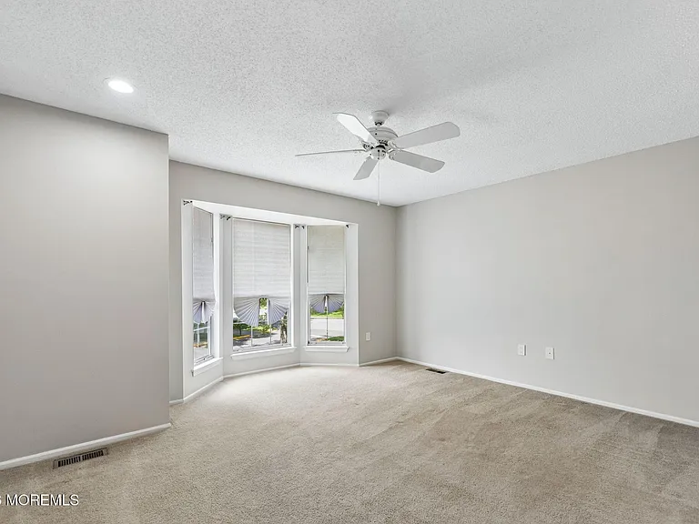 262 Daffodil Dr — Photo 15