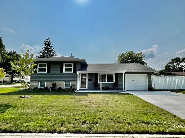 2404 Plum St, Peru, IL 61354