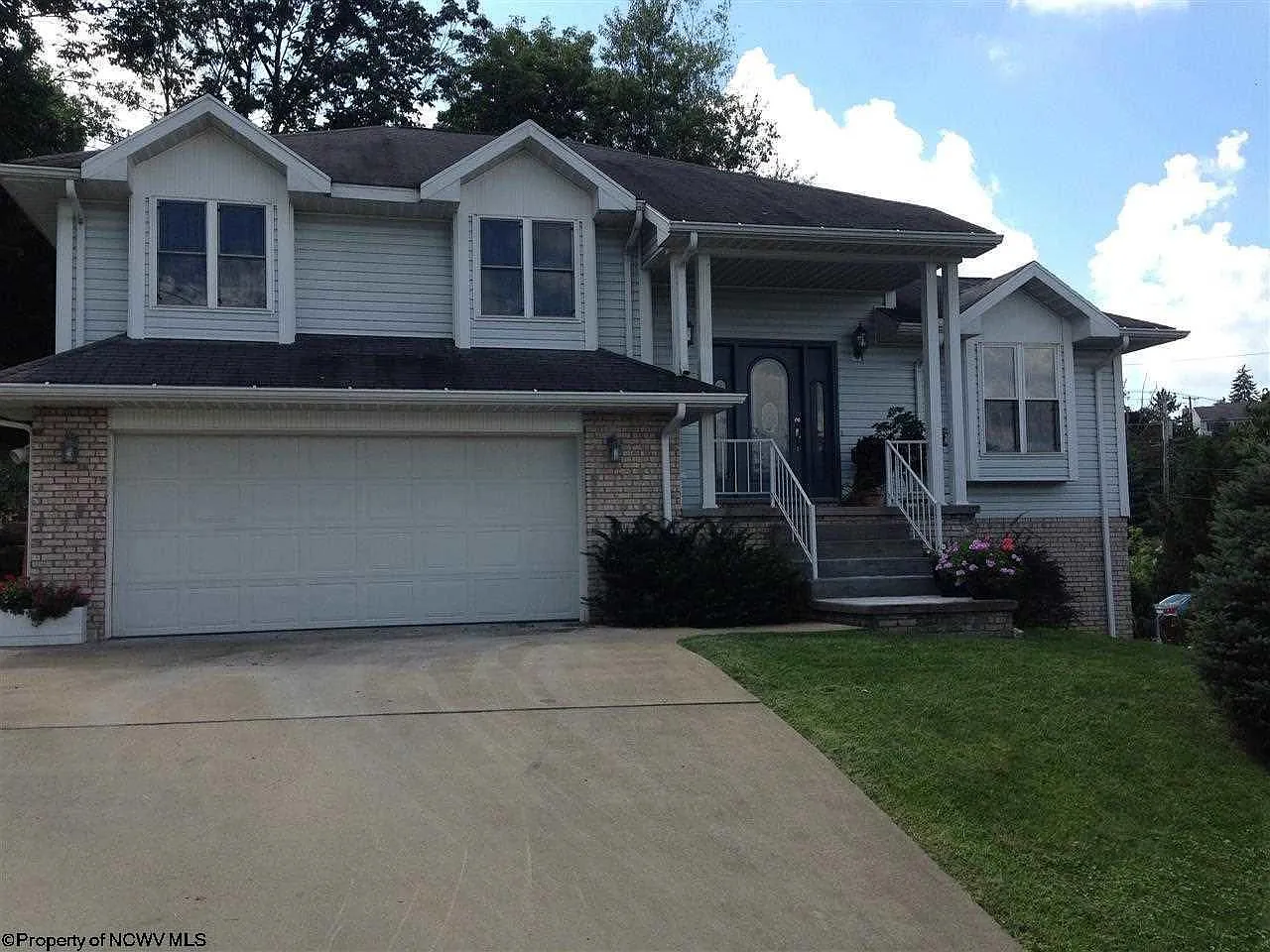 912 Richard Pl photo 1