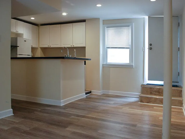 1346 W Fletcher St #1CH — Photo 1